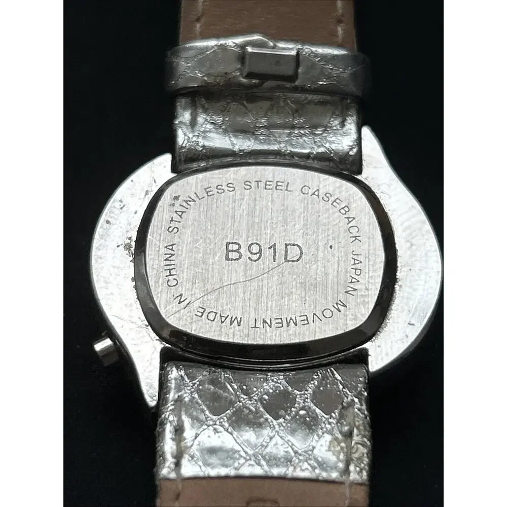 Gossip White Dial Silver Tone Case And Band Women’s Quartz Watch